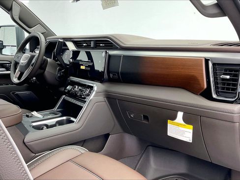 New 2026 GMC Sierra 2500 Denali w/ Denali Reserve Package image 6