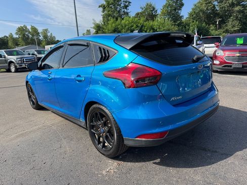 Used 2016 Ford Focus SE w/ Equipment Group 201A FWD image 3