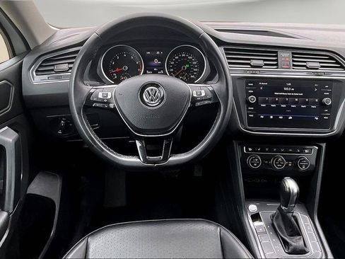 Used 2019 Volkswagen Tiguan SE image 9