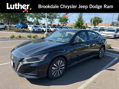 Used 2024 Nissan Altima 2.5 SV w/ SV Premium Package AWD/4WD image 1