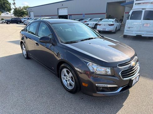 Used 2016 Chevrolet Cruze LT w/ Sun And Sound Package FWD image 2