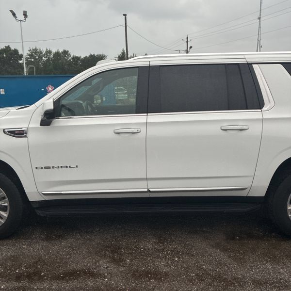 Used 2025 GMC Yukon XL Denali AWD/4WD image 4