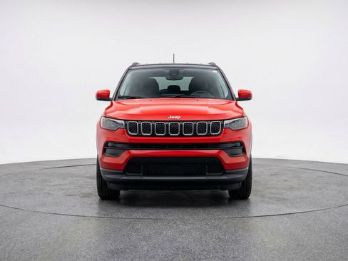 Used 2025 Jeep Compass Limited image 2