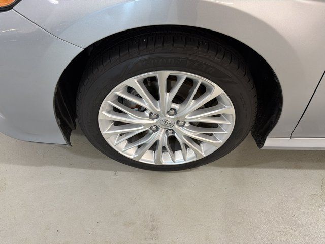 Used 2018 Toyota Camry XLE FWD image 11