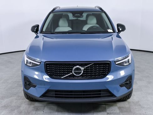 Certified 2025 Volvo XC40 B5 Plus image 37