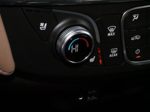 Used 2022 Chevrolet Traverse Premier image 34