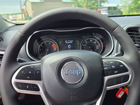 Used 2022 Jeep Cherokee Latitude w/ Sun & Sound Group AWD/4WD image 30