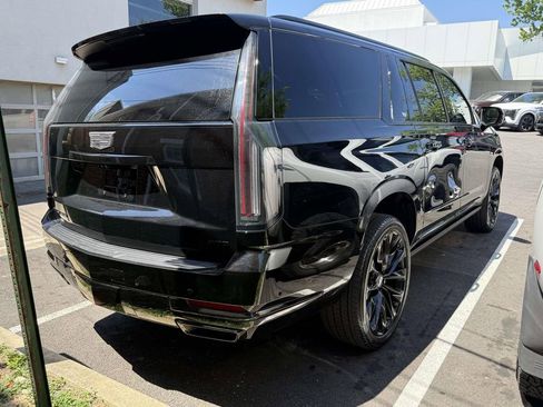 Used 2026 Cadillac Escalade ESV Platinum Sport w/ LPO, ONYX Package AWD/4WD image 5