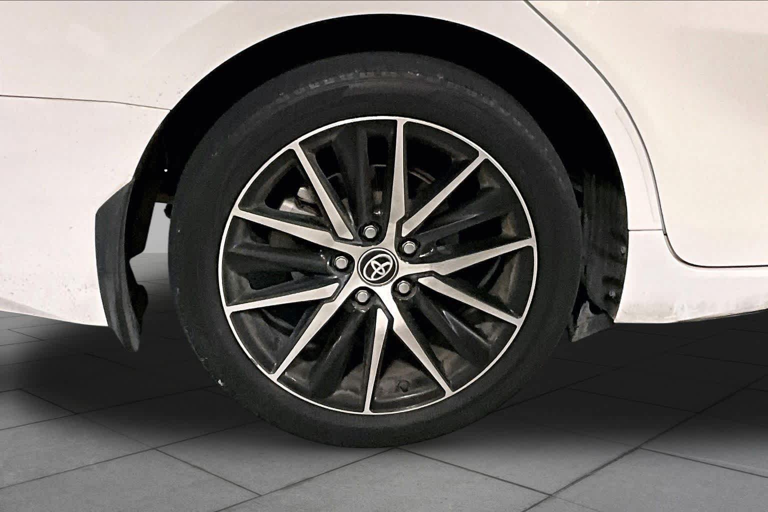 Used 2023 Toyota Camry SE FWD image 10