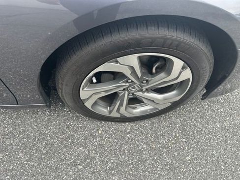 Used 2018 Honda Accord EX image 31