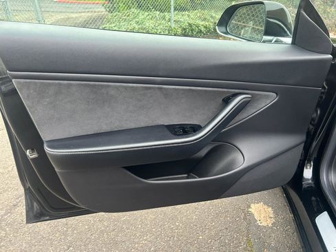 Used 2019 Tesla Model 3 Mid Range RWD image 10