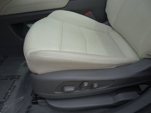 Certified 2024 Cadillac XT6 Premium Luxury w/ Technology Package AWD/4WD image 8