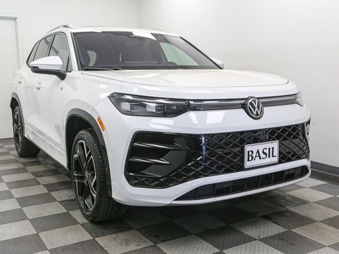 New 2026 Volkswagen Tiguan SEL R-Line AWD/4WD image 2