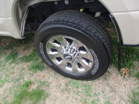 Used 2017 Ford F250 Lariat w/ Chrome Package image 26