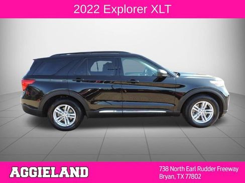 Used 2022 Ford Explorer XLT RWD image 2