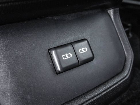 Used 2022 Toyota Highlander LE AWD/4WD image 41