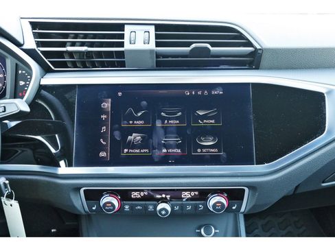 Used 2022 Audi Q3 2.0T Premium Plus image 25