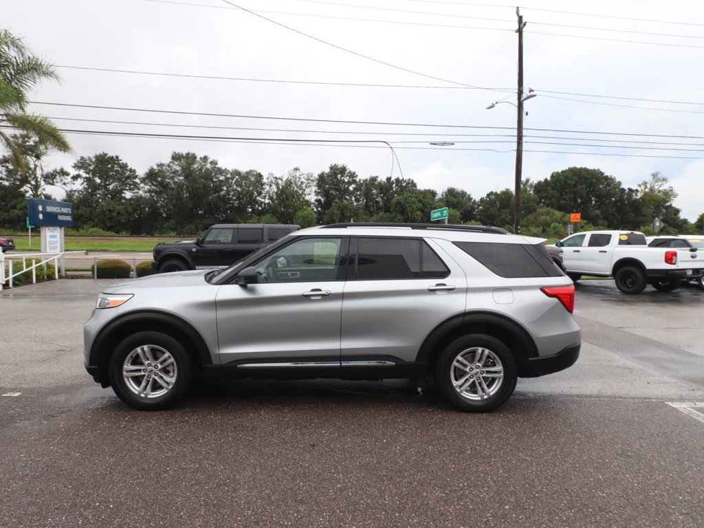 Used 2023 Ford Explorer XLT w/ Equipment Group 202A AWD/4WD image 5