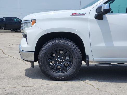 Used 2022 Chevrolet Silverado 1500 LTZ w/ Z71 Off-Road Package AWD/4WD image 9