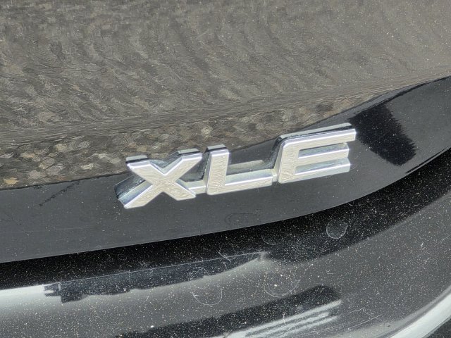 Used 2021 Toyota Highlander XLE FWD image 32