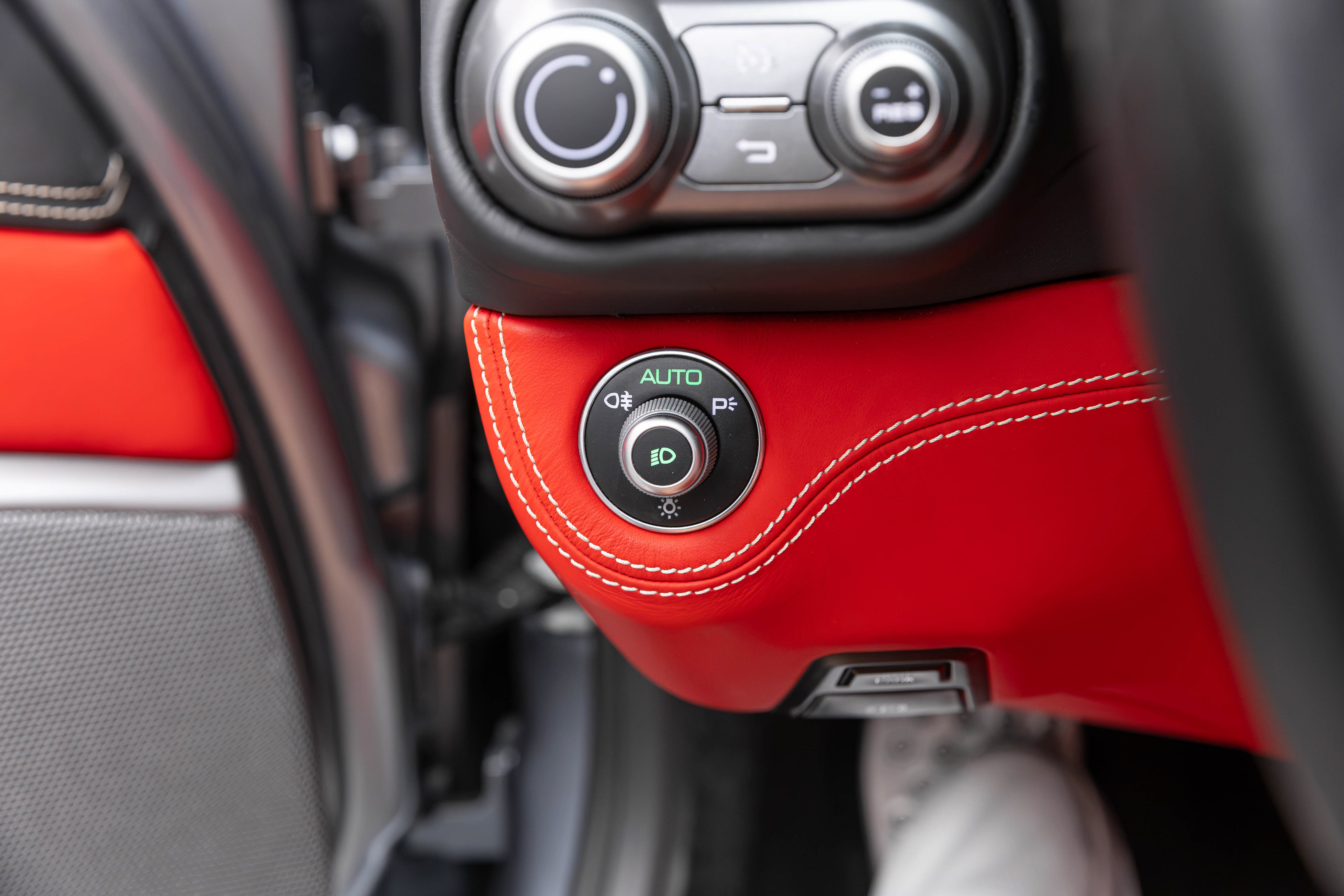 Certified 2019 Ferrari Portofino RWD image 29
