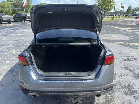 Used 2022 Nissan Altima 2.5 SL FWD image 12