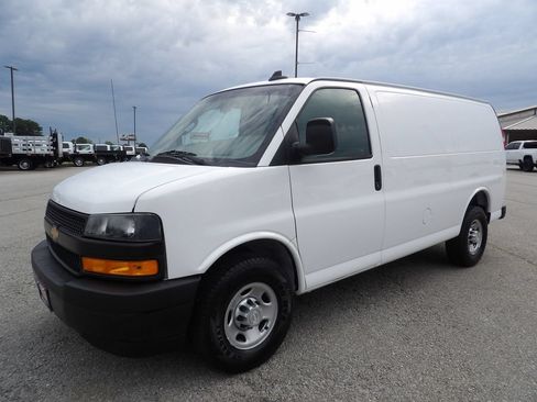 Used 2020 Chevrolet Express 2500 w/ Driver Convenience Package RWD image 3