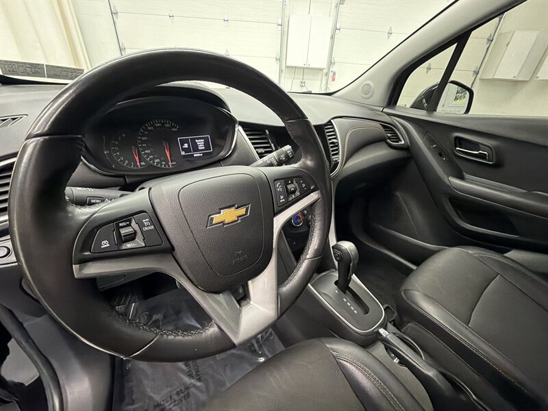 Used 2019 Chevrolet Trax LT w/ LT Convenience Package AWD/4WD image 11