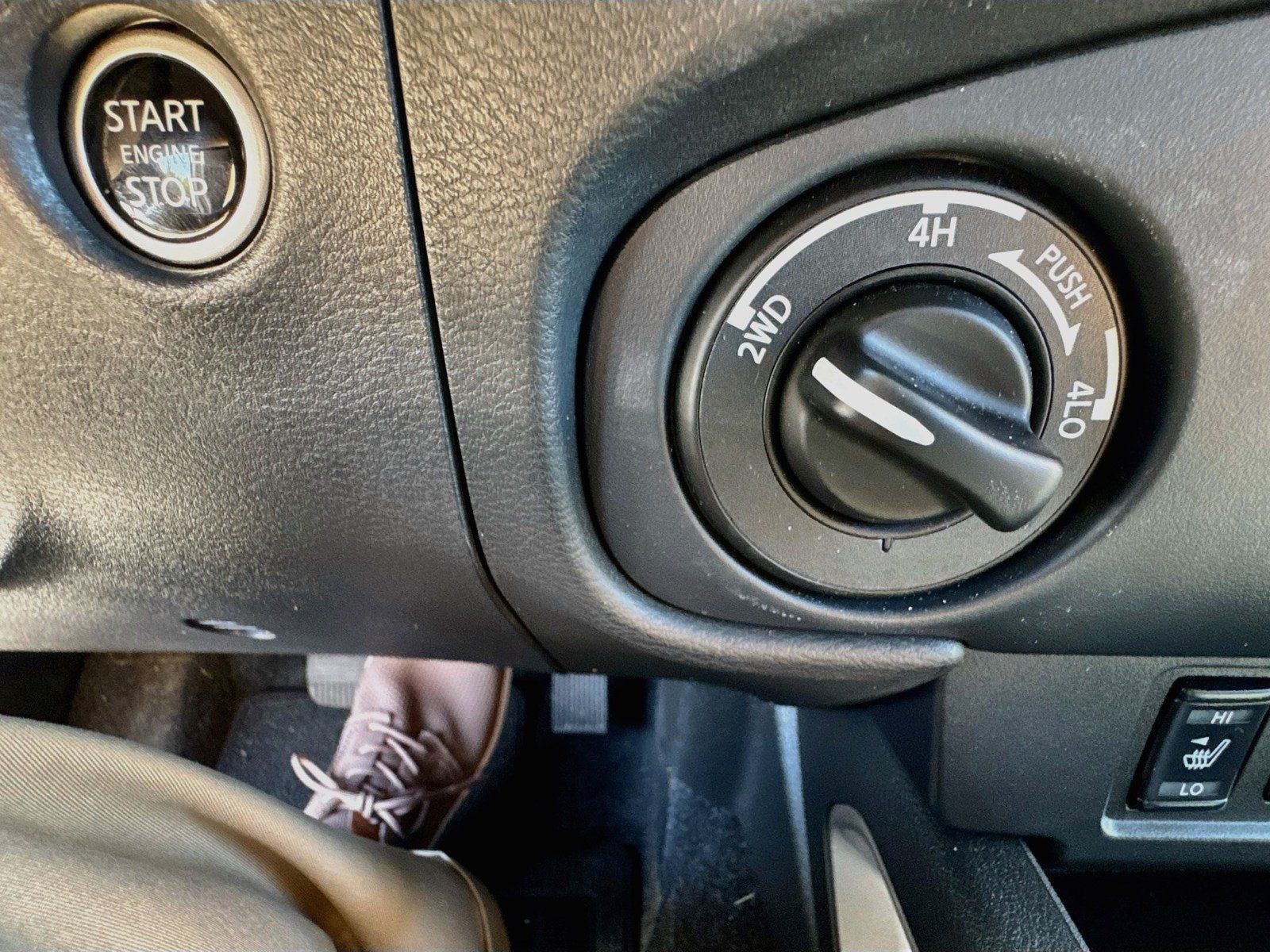 Used 2022 Nissan Frontier SV AWD/4WD image 21