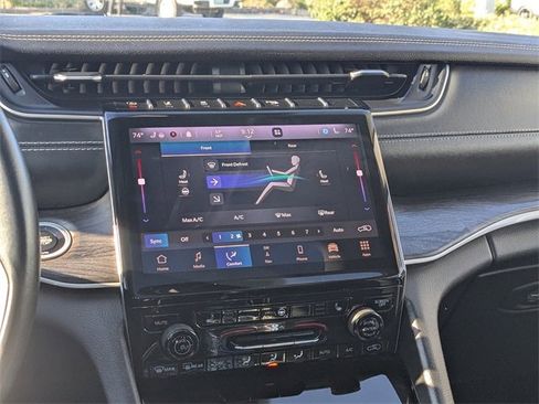 Used 2021 Jeep Grand Cherokee L Limited image 15