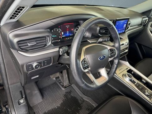 Used 2022 Ford Explorer XLT w/ Equipment Group 202A AWD/4WD image 4