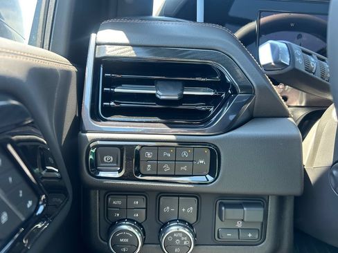 New 2026 GMC Yukon Denali Ultimate AWD/4WD image 20