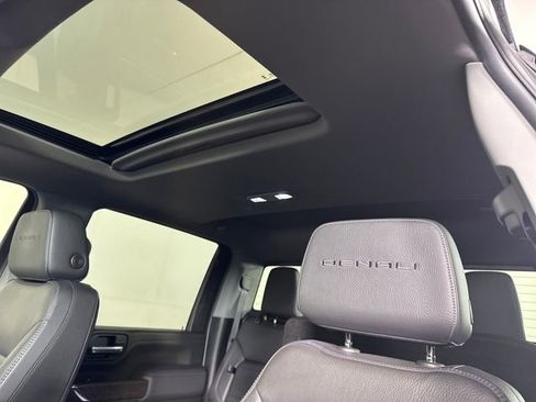 Used 2023 GMC Sierra 2500 Denali w/ Denali Black Diamond Edition image 12