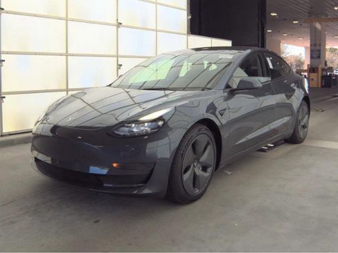Used 2023 Tesla Model 3 Standard Range image 2