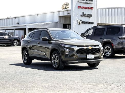 Used 2024 Chevrolet Trax LT FWD image 6