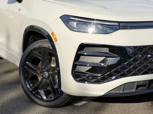 New 2026 Volkswagen Tiguan SE R-Line AWD/4WD image 3