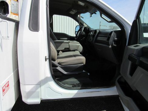 Used 2017 Ford F550 4x4 Regular Cab Super Duty image 13