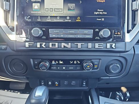 Used 2025 Nissan Frontier SV w/ SV Convenience Package image 27