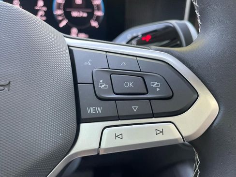 New 2026 Volkswagen Tiguan SE FWD image 19
