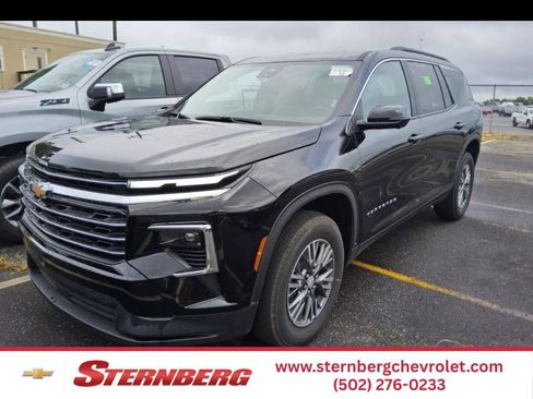 Used 2026 Chevrolet Traverse LT w/ Driver Confidence Package FWD image 1