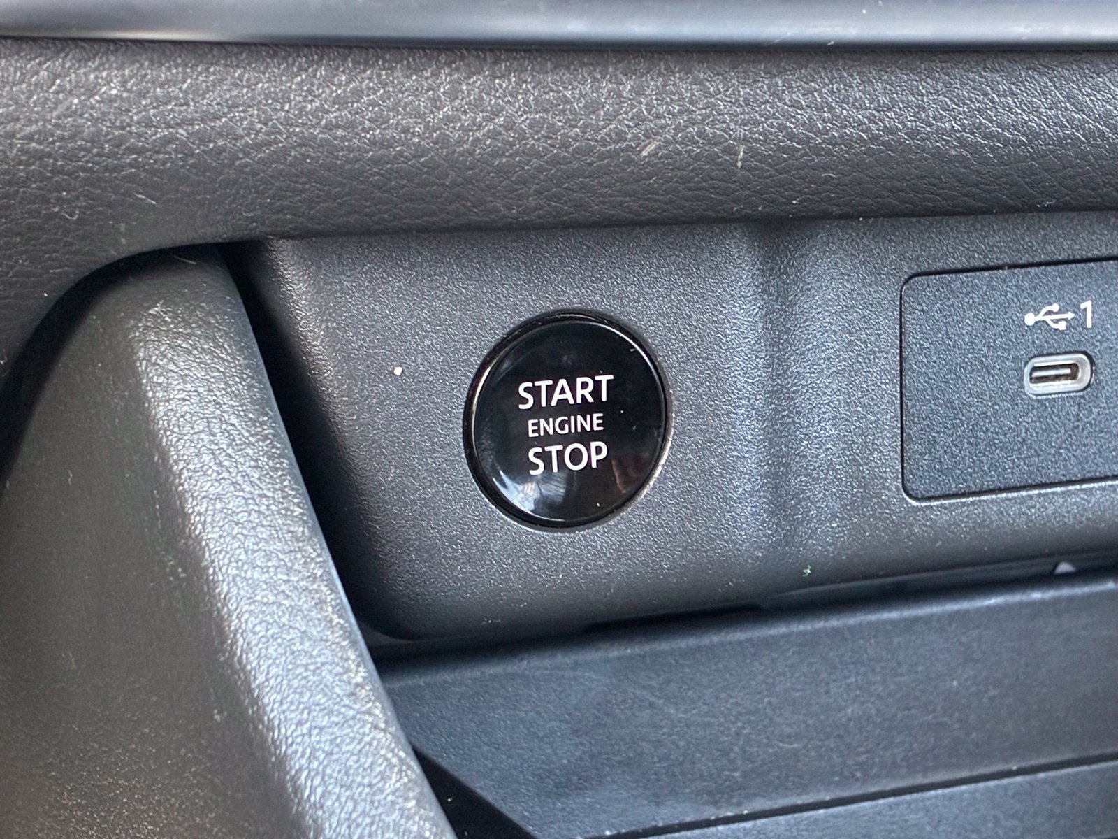 Used 2024 Nissan Rogue SV AWD/4WD image 9