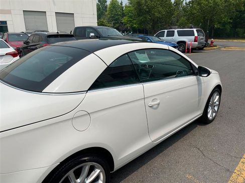 Used 2011 Volkswagen Eos Lux FWD image 58