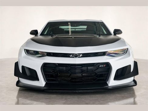 Used 2018 Chevrolet Camaro ZL1 RWD image 6