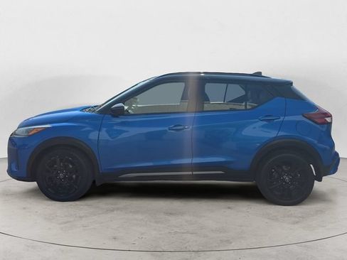 Used 2023 Nissan Kicks SR w/ SR Premium Package FWD image 2