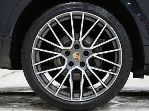 Used 2023 Porsche Cayenne S image 10