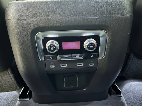 Used 2023 GMC Yukon Denali Ultimate AWD/4WD image 31