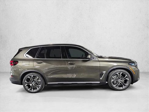 New 2026 BMW X5 xDrive50e image 4