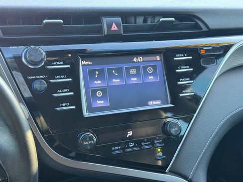 Used 2018 Toyota Camry SE w/ Moonroof Package image 30