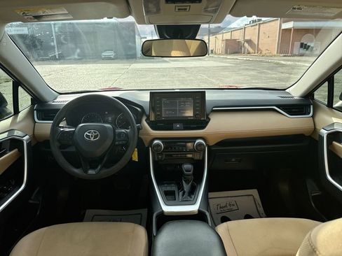 Used 2022 Toyota RAV4 LE image 30