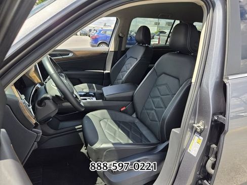 Certified 2025 Volkswagen Atlas SE AWD/4WD image 9